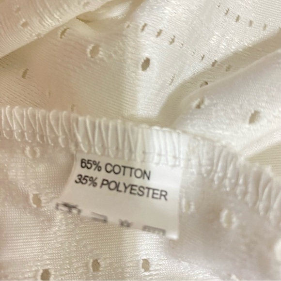 Women’s White Puff Short Sleeve Eyelet Hollow Out V-Neck Top - Picture 7 of 8